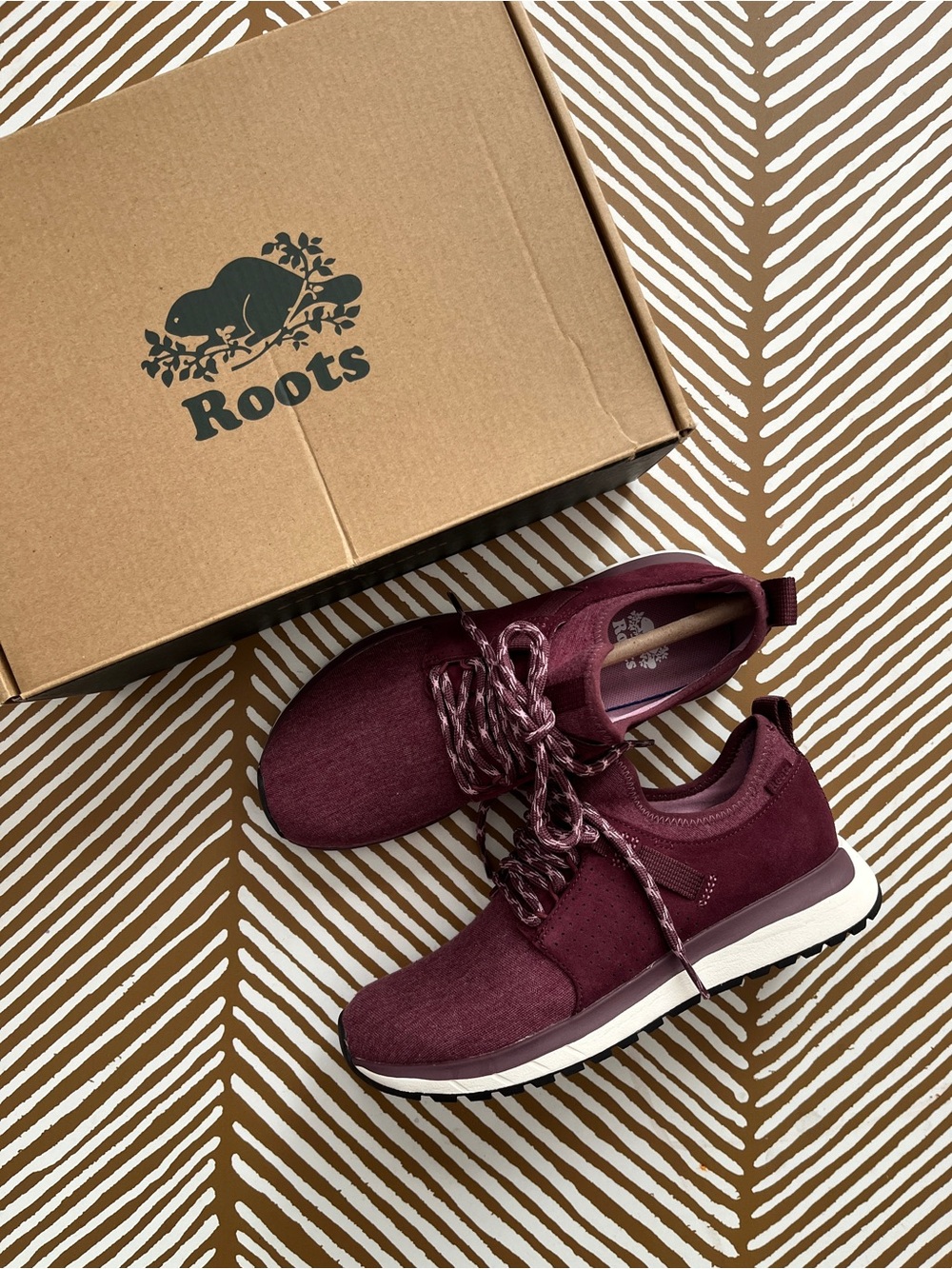 Roots Rideau Low Northern Red Sneaker NWB (women’s 6)